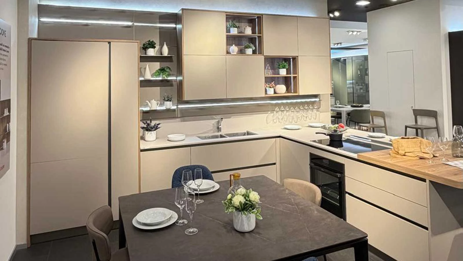 Cucina completa di elettrodomestici